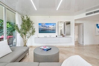 17555 Atlantic Blvd in Sunny Isles Beach, FL - Foto de edificio - Building Photo