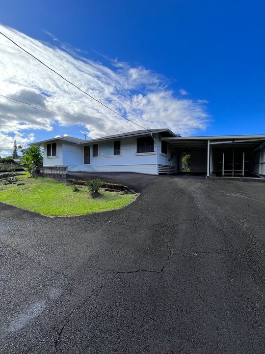 1074 Kaumana Dr in Hilo, HI - Building Photo