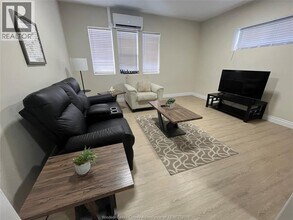 808 Ottawa St in Windsor, ON - Building Photo - Building Photo