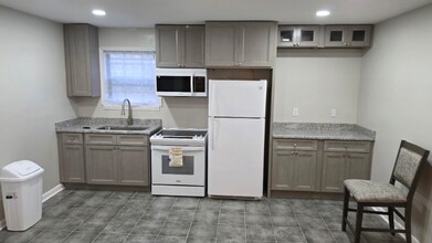 4040 Knollbrook Dr NW in Huntsville, AL - Foto de edificio - Building Photo