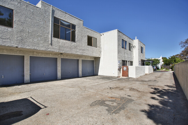 2319 Whitesands Dr in Huntington Beach, CA - Building Photo - Building Photo