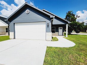 100 S 12th St in West Columbia, TX - Building Photo - Building Photo