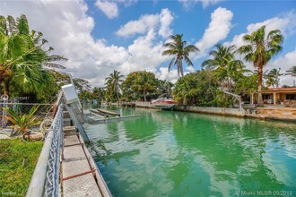 1395 Daytonia Rd in Miami Beach, FL - Building Photo - Building Photo