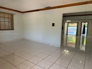 6306 SW 39th St in Miami, FL - Building Photo - Building Photo
