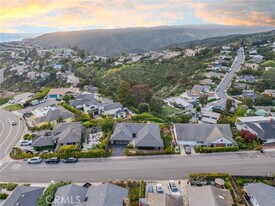 3019 Cresta Way in Laguna Beach, CA - Building Photo
