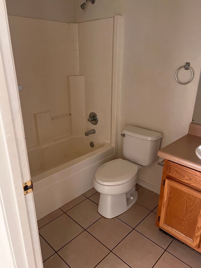 2536 N Corinthian Garden Dr, Unit Corinthian gardens in Nogales, AZ - Foto de edificio - Building Photo