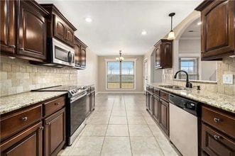 3907 SW Flatrock Ave in Bentonville, AR - Foto de edificio - Building Photo