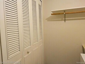 8676 Community Blvd, Unit 2 in Warren, MI - Foto de edificio - Building Photo