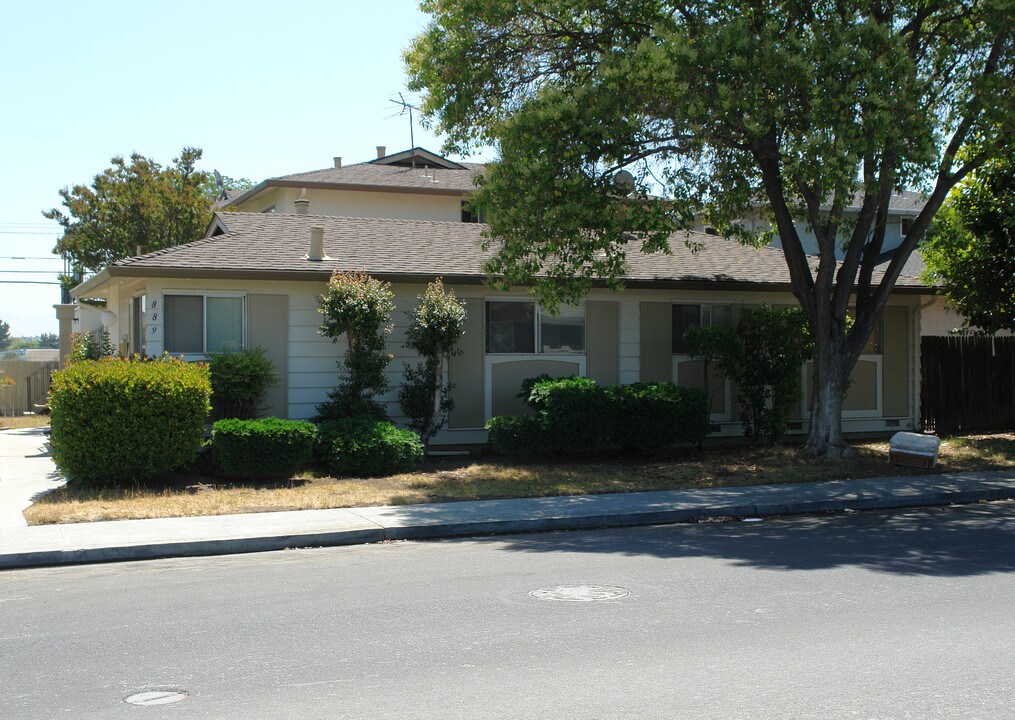 889 Bing Dr in Santa Clara, CA - Building Photo