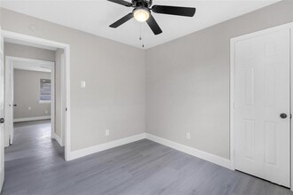 4755 Wilmington St in Houston, TX - Foto de edificio - Building Photo
