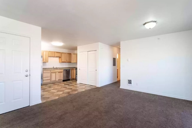 4 Diane Rd in Columbia Falls, MT - Foto de edificio - Building Photo