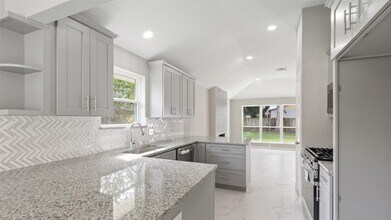 4007 Green Crest Dr in Houston, TX - Building Photo - Building Photo
