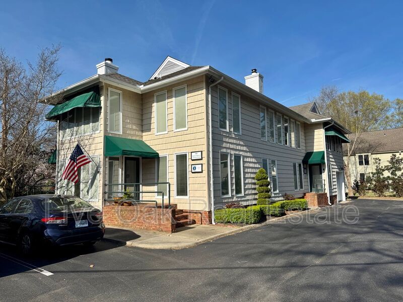 113 Holly Crescent in Virginia Beach, VA - Building Photo