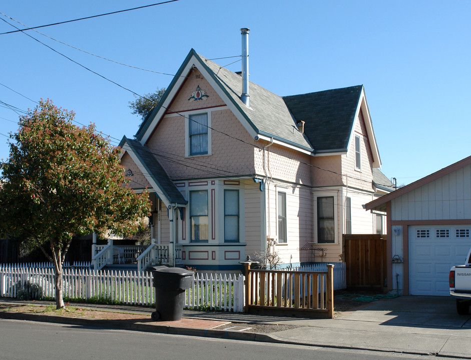 1050 14th St in Santa Rosa, CA - Building Photo