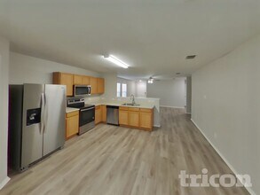 439 Eisenhower Ln in Lavon, TX - Foto de edificio - Building Photo