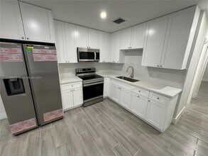 11138 SW 6th St-Unit -0 in Miami, FL - Building Photo - Building Photo