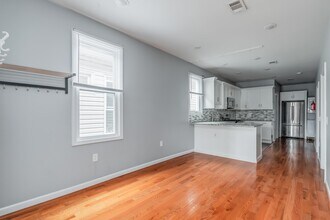 164 Avenue B in Bayonne, NJ - Building Photo - Building Photo