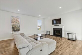 1137 Mariwill Dr in Quakertown, PA - Building Photo - Building Photo