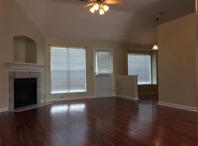 1311 Carlton Ridge Dr in Cordova, TN - Building Photo - Building Photo