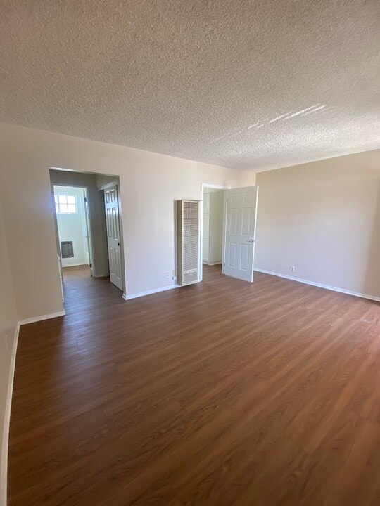 7236 Remmet Ave in Canoga Park, CA - Building Photo