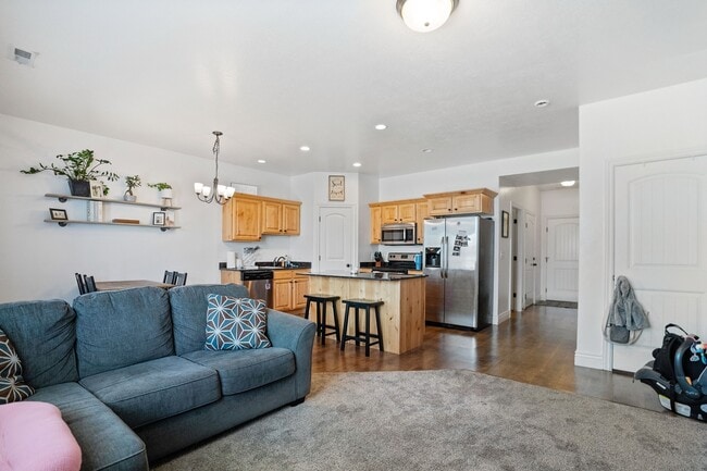 731 S 70 E in Smithfield, UT - Foto de edificio - Building Photo