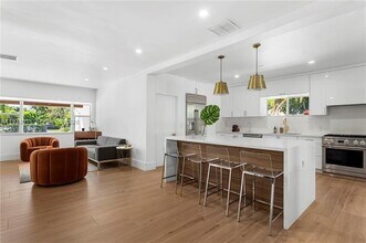 7825 SW 72nd Ave in Portland, OR - Building Photo - Building Photo