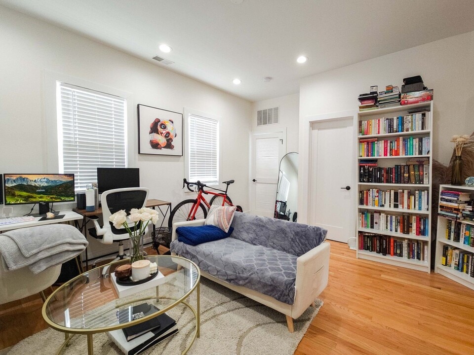 3637 N Paulina St, Unit CH2 in Chicago, IL - Building Photo