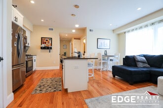 17 Glencoe St, Unit 3 in Boston, MA - Building Photo - Building Photo