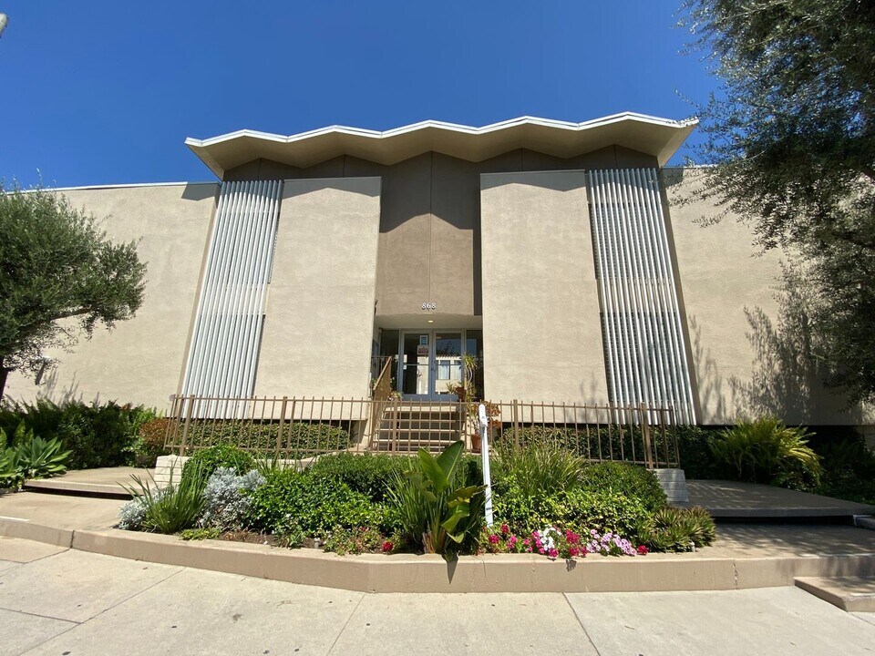 868 N West Knoll Dr in West Hollywood, CA - Foto de edificio