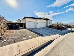 1476 E Black Brush Dr in Washington, UT - Building Photo - Building Photo