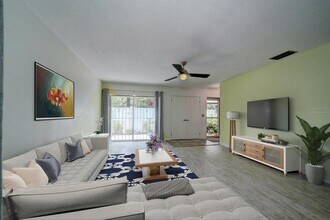 7223 San Luis Ct in Tampa, FL - Building Photo - Building Photo