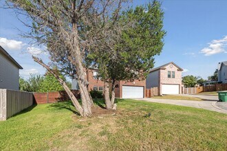 10110 Silver Br in San Antonio, TX - Foto de edificio - Building Photo
