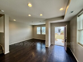 16075 E Elk Pl in Denver, CO - Foto de edificio - Building Photo