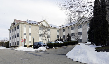 Vail Manor 55+ in Parsippany, NJ - Building Photo - Building Photo