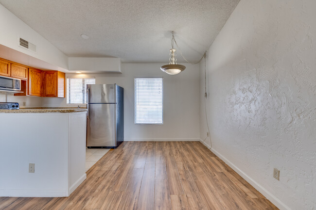 Apartments on the Green in Mesa, AZ - Building Photo - Interior Photo