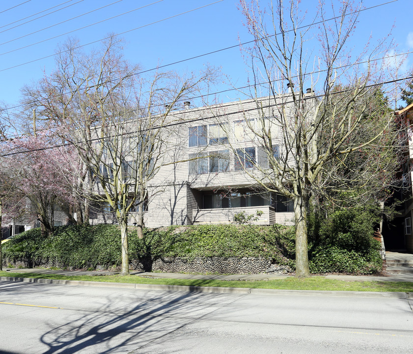 302 N 39th St in Seattle, WA - Building Photo