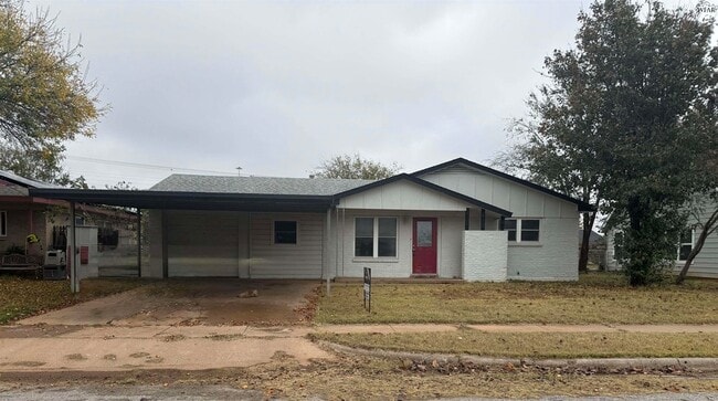 1811 Deer Park Way in Wichita Falls, TX - Foto de edificio - Building Photo