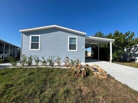 112 Leopard Ln in North Fort Myers, FL - Building Photo