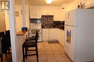 242 Oakdale Ave in St Catharines, ON - Building Photo - Building Photo