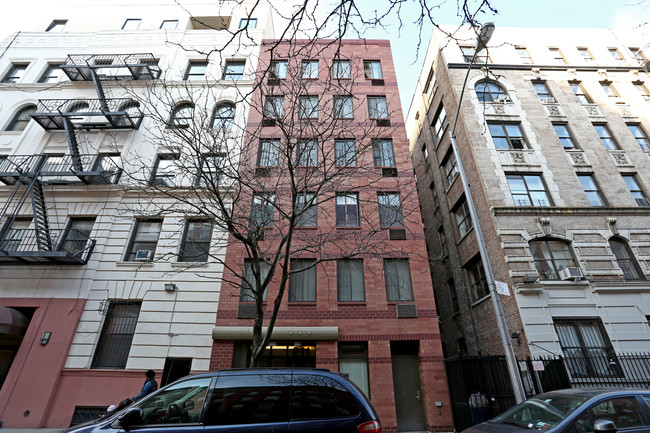 211 W 105th St in New York, NY - Foto de edificio - Building Photo