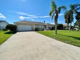 48 Country Club Rd in Cocoa Beach, FL - Building Photo