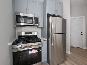 441 W Belden Ave, Unit 9 in Chicago, IL - Foto de edificio - Building Photo