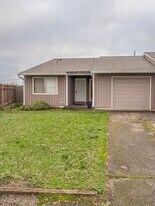 2458 SE 53rd Ave in Hillsboro, OR - Building Photo