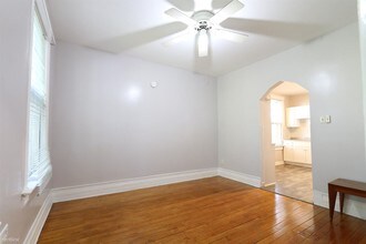 2124 W 18th Pl-Unit -# 2R in Chicago, IL - Building Photo - Building Photo