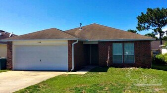 338 Mizzen Ln in Pensacola, FL - Building Photo