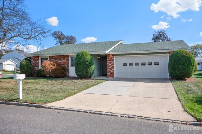 351A Jutland Dr in Monroe Township, NJ - Building Photo - Building Photo