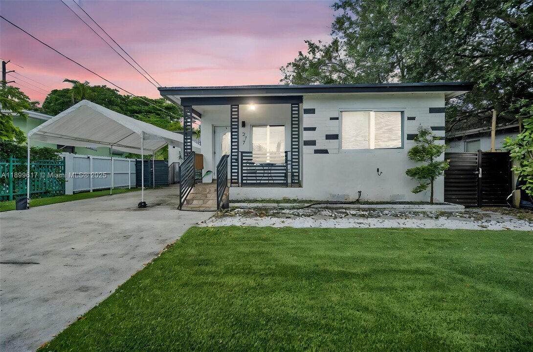 277 NW 48th St in Miami, FL - Building Photo