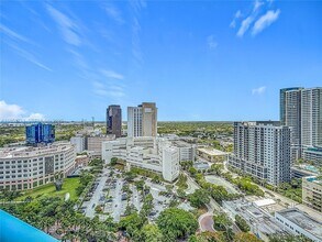 333 Las Olas Way in Fort Lauderdale, FL - Building Photo - Building Photo
