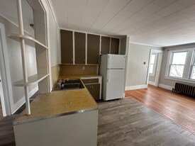 152 W Seneca St in Oswego, NY - Building Photo