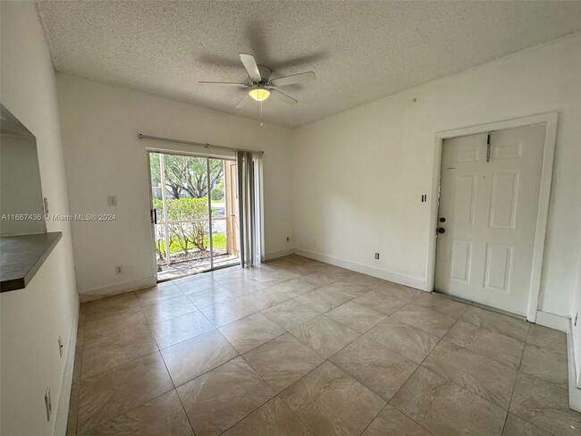 601 Cypress Lake Blvd in Pompano Beach, FL - Building Photo - Building Photo